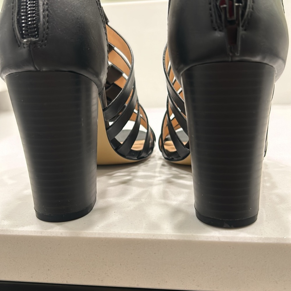 XOXO Black Strappy Open Toe Block Heel Summer Heels - Picture 5 of 9